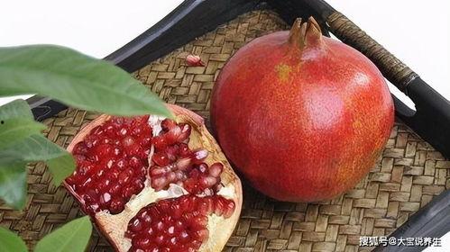 石榴夫妻网红吃瓜图片,趣味横生瞬间捕捉  第1张